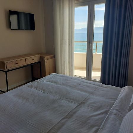 Hotel Demoli Pogradec Exteriör bild