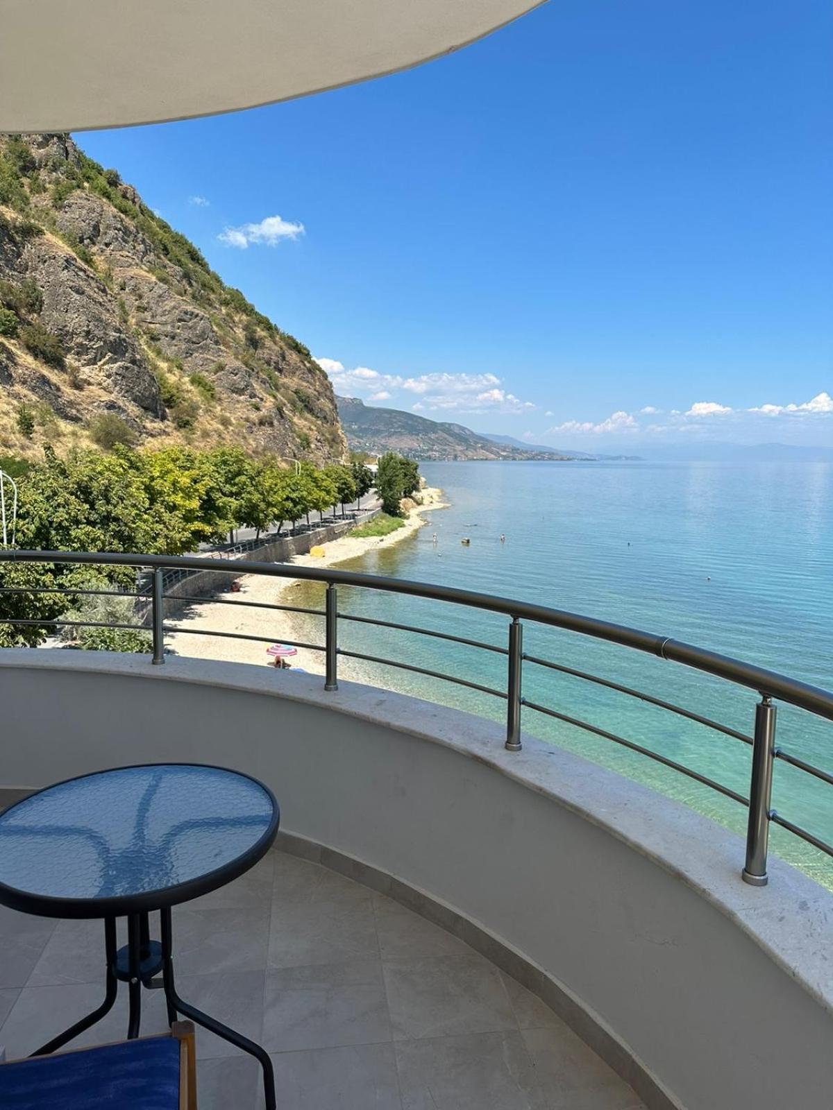 Hotel Demoli Pogradec Exteriör bild
