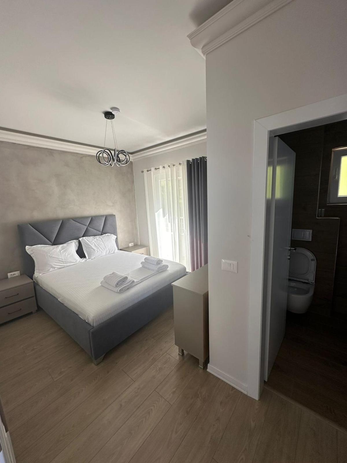 Hotel Demoli Pogradec Exteriör bild