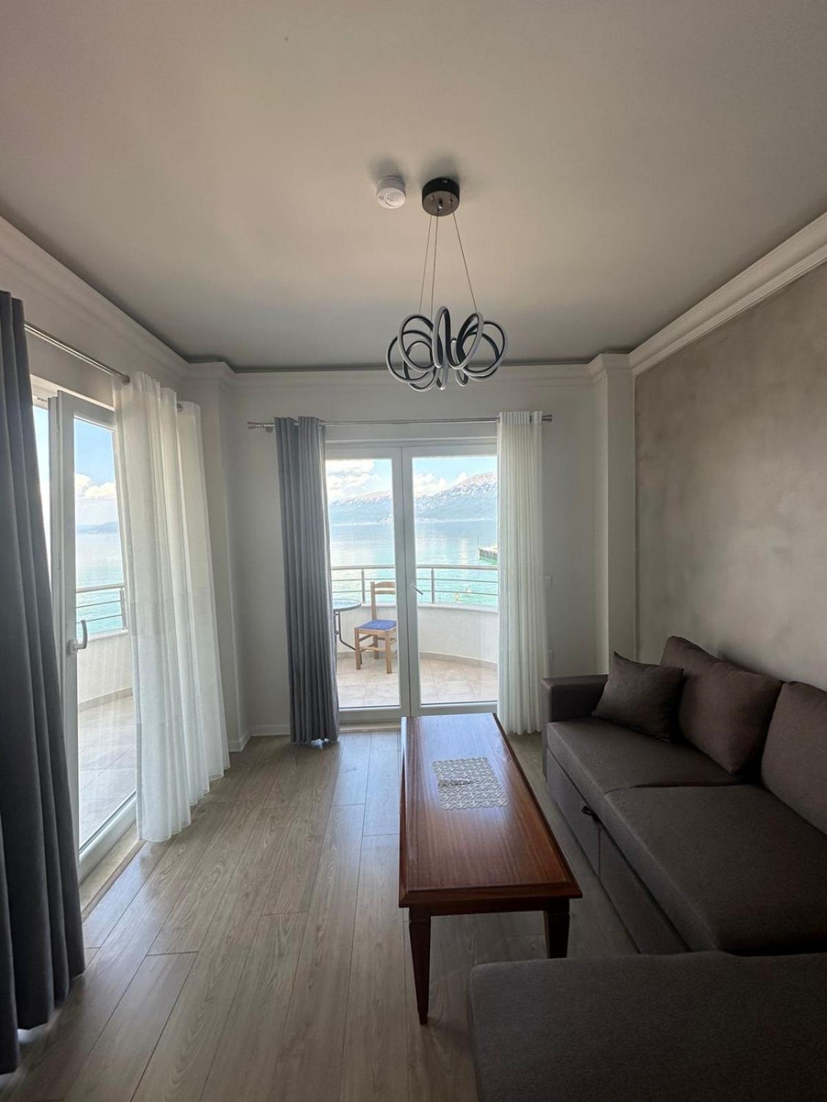 Hotel Demoli Pogradec Exteriör bild