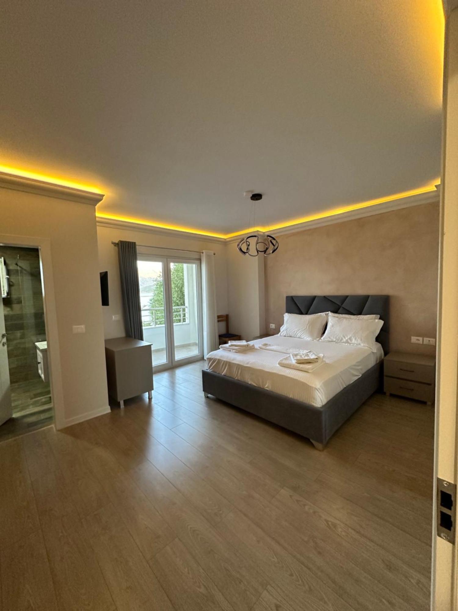 Hotel Demoli Pogradec Exteriör bild