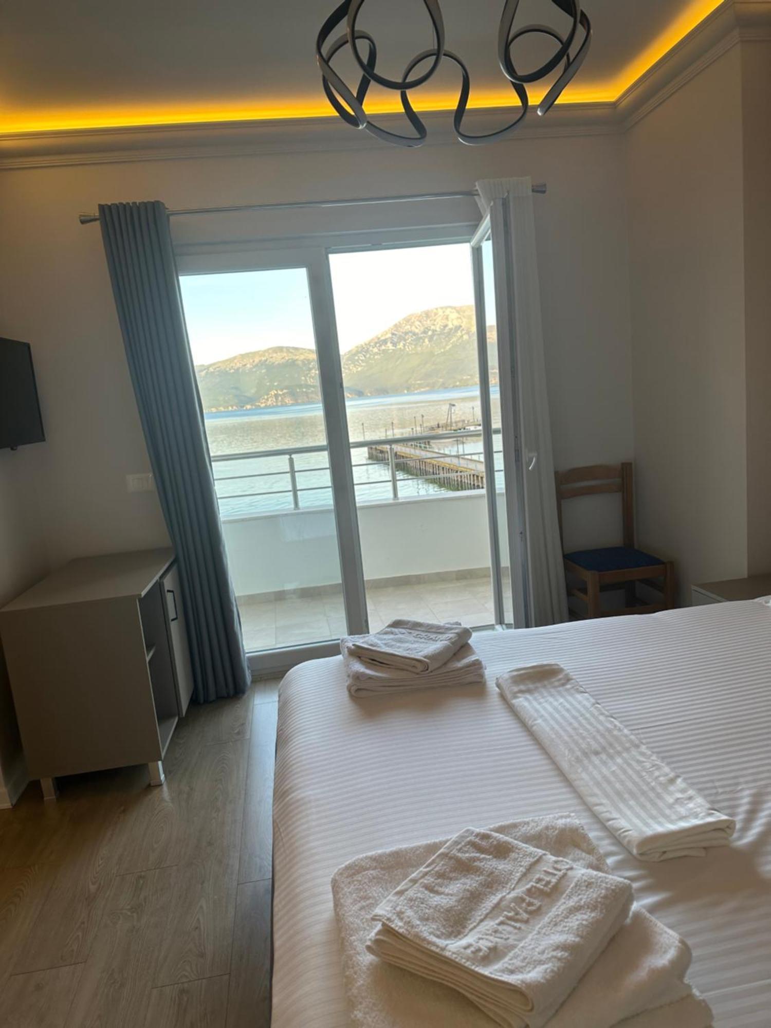 Hotel Demoli Pogradec Exteriör bild