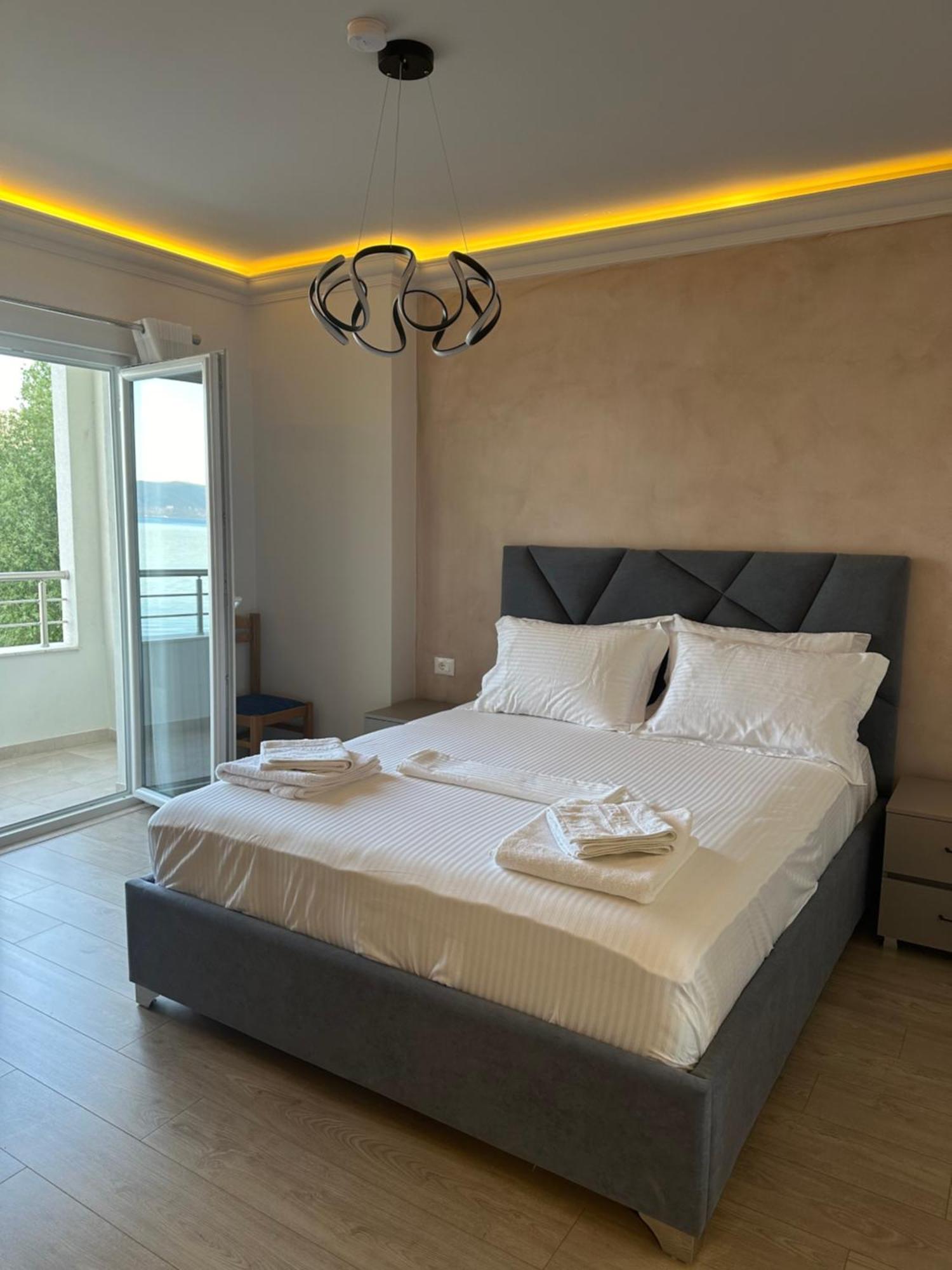 Hotel Demoli Pogradec Exteriör bild