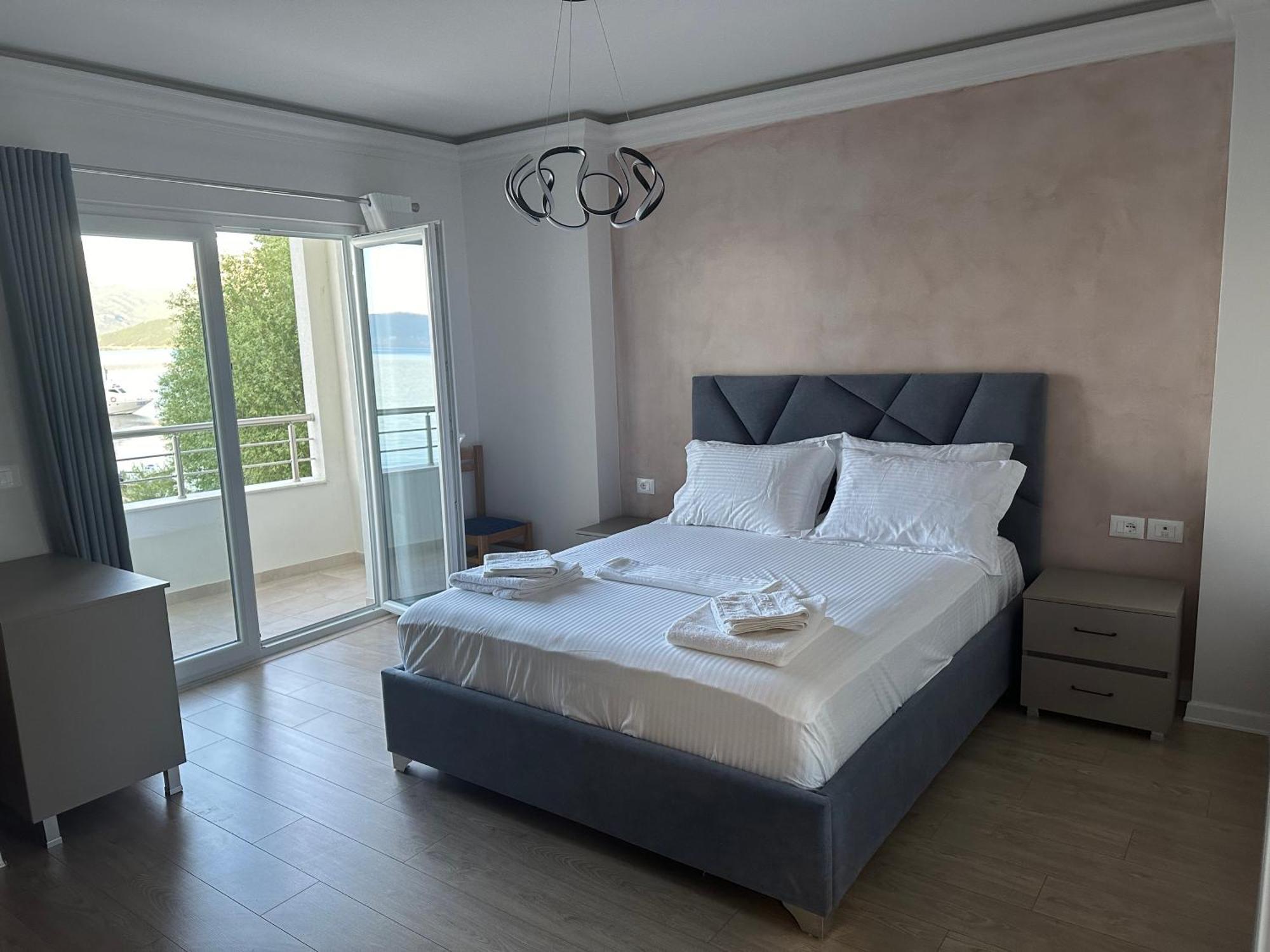 Hotel Demoli Pogradec Exteriör bild