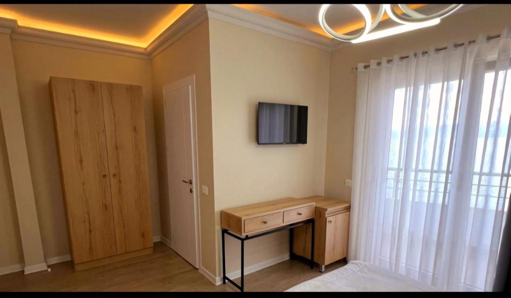 Hotel Demoli Pogradec Exteriör bild