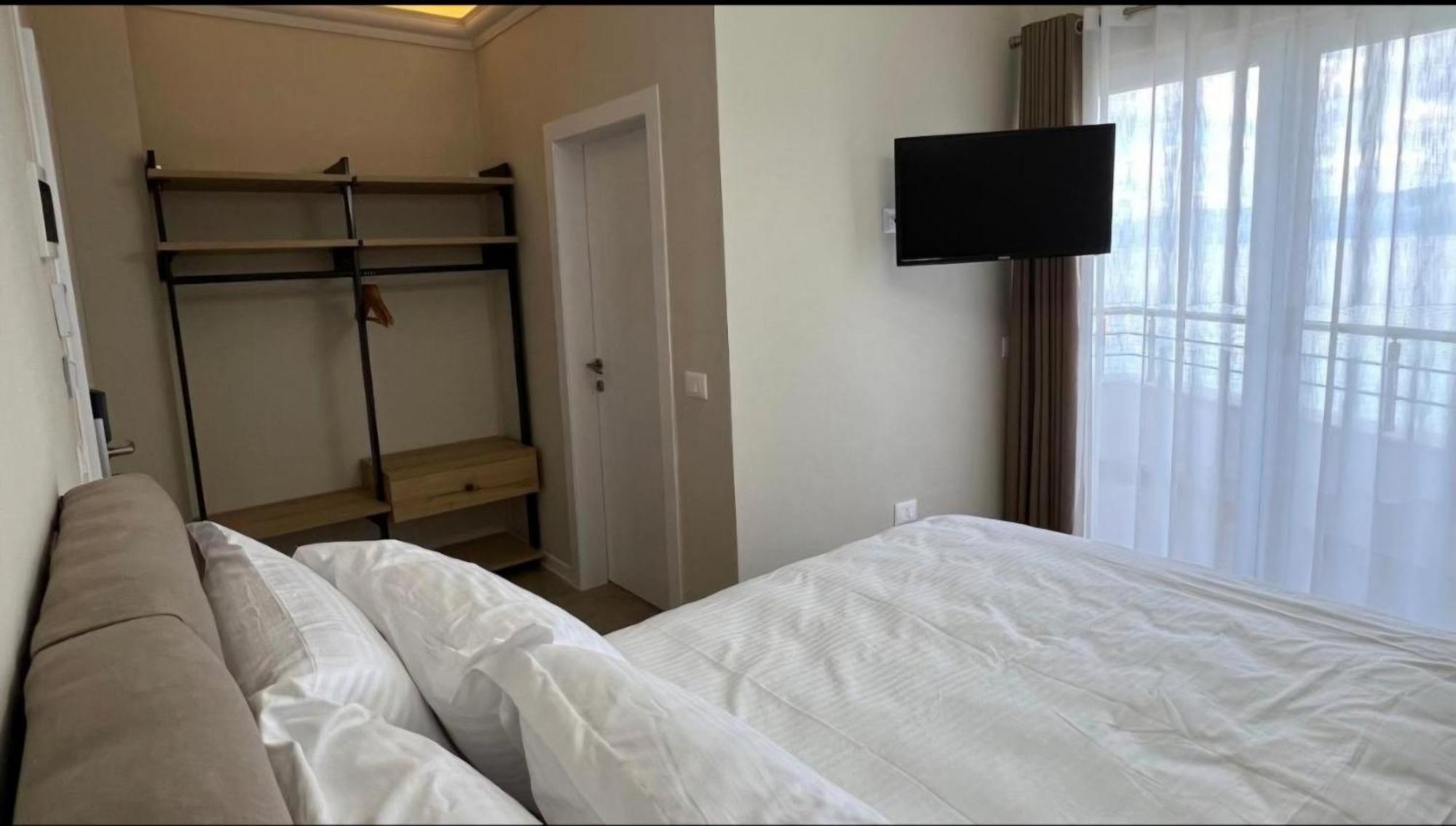 Hotel Demoli Pogradec Exteriör bild
