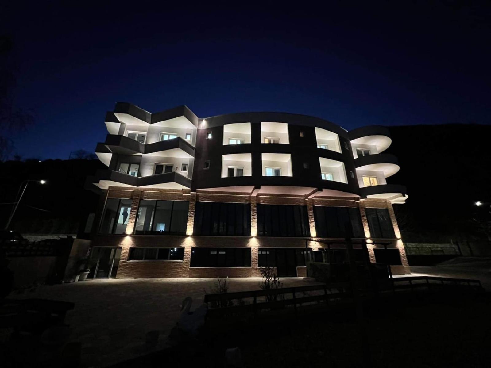 Hotel Demoli Pogradec Exteriör bild